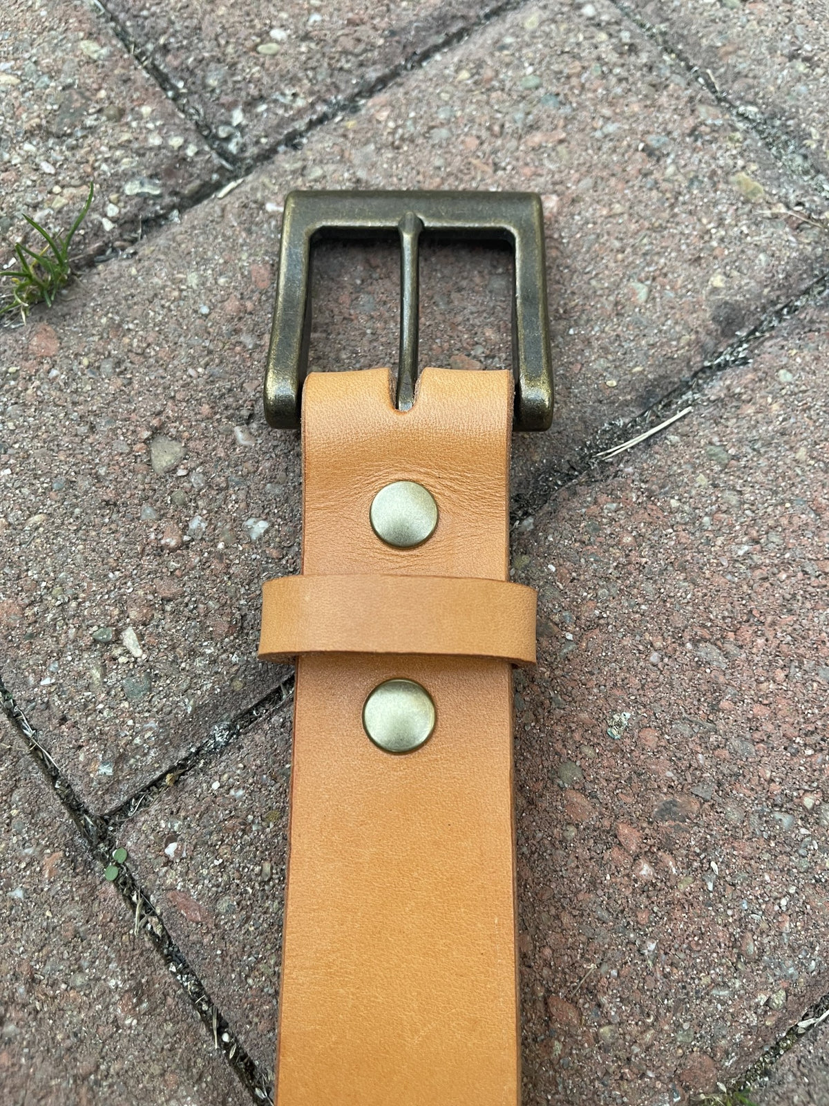 London Tan English Bridle belt with antique brass buckle and brass snaps, real photo