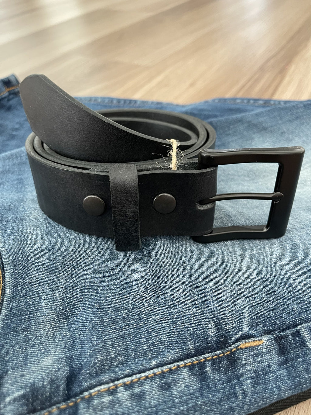 Black English Bridle belt with matte black buckle, side view